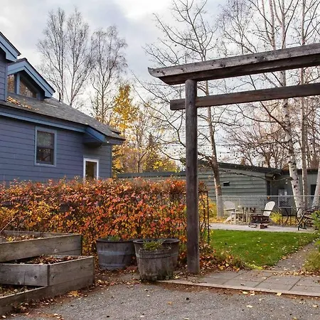 Fireweed Gardens In Roger'S Park Apartment Anchorage Exterior photo
